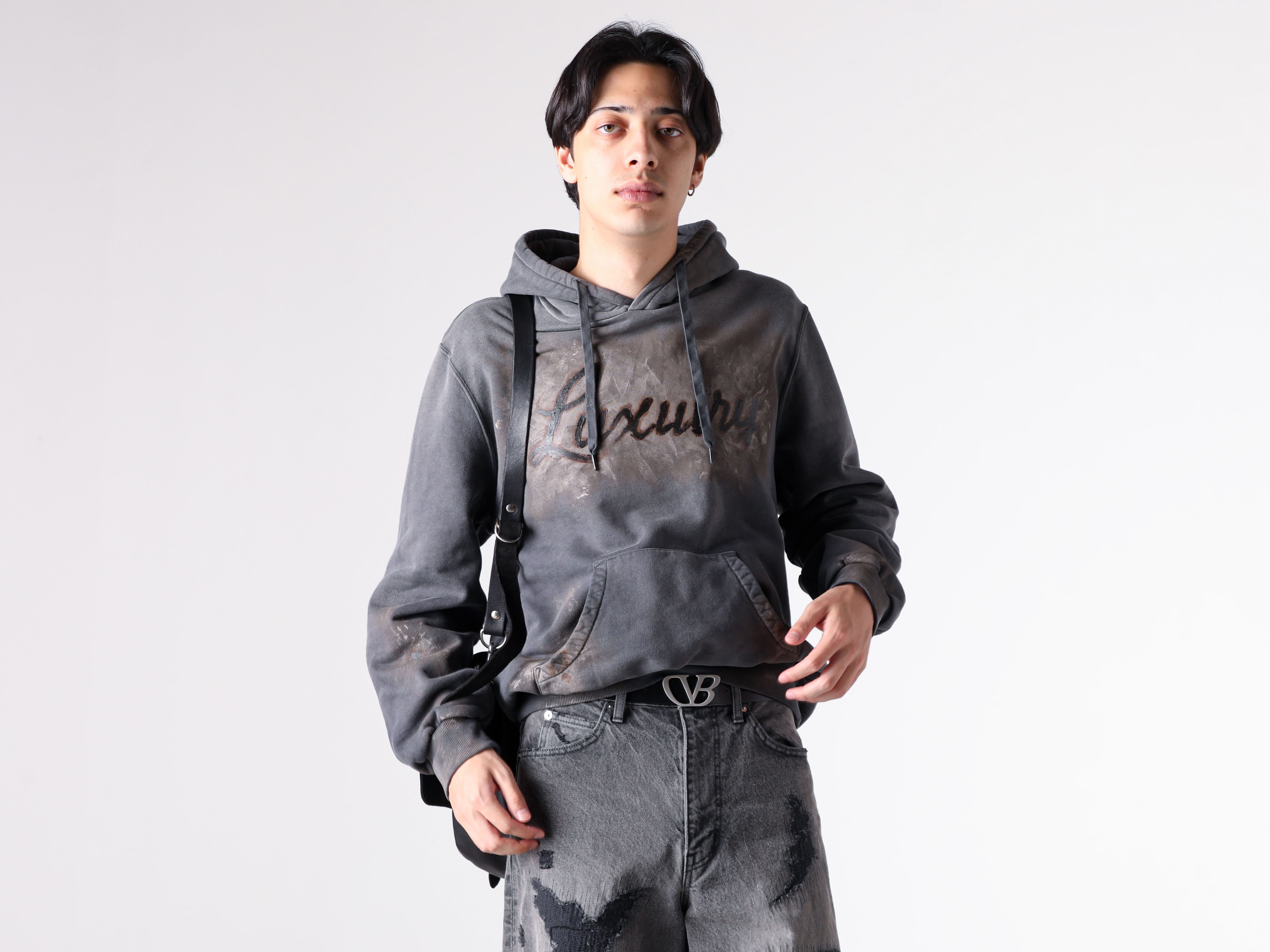 Image evoking the aging of doublet leather
