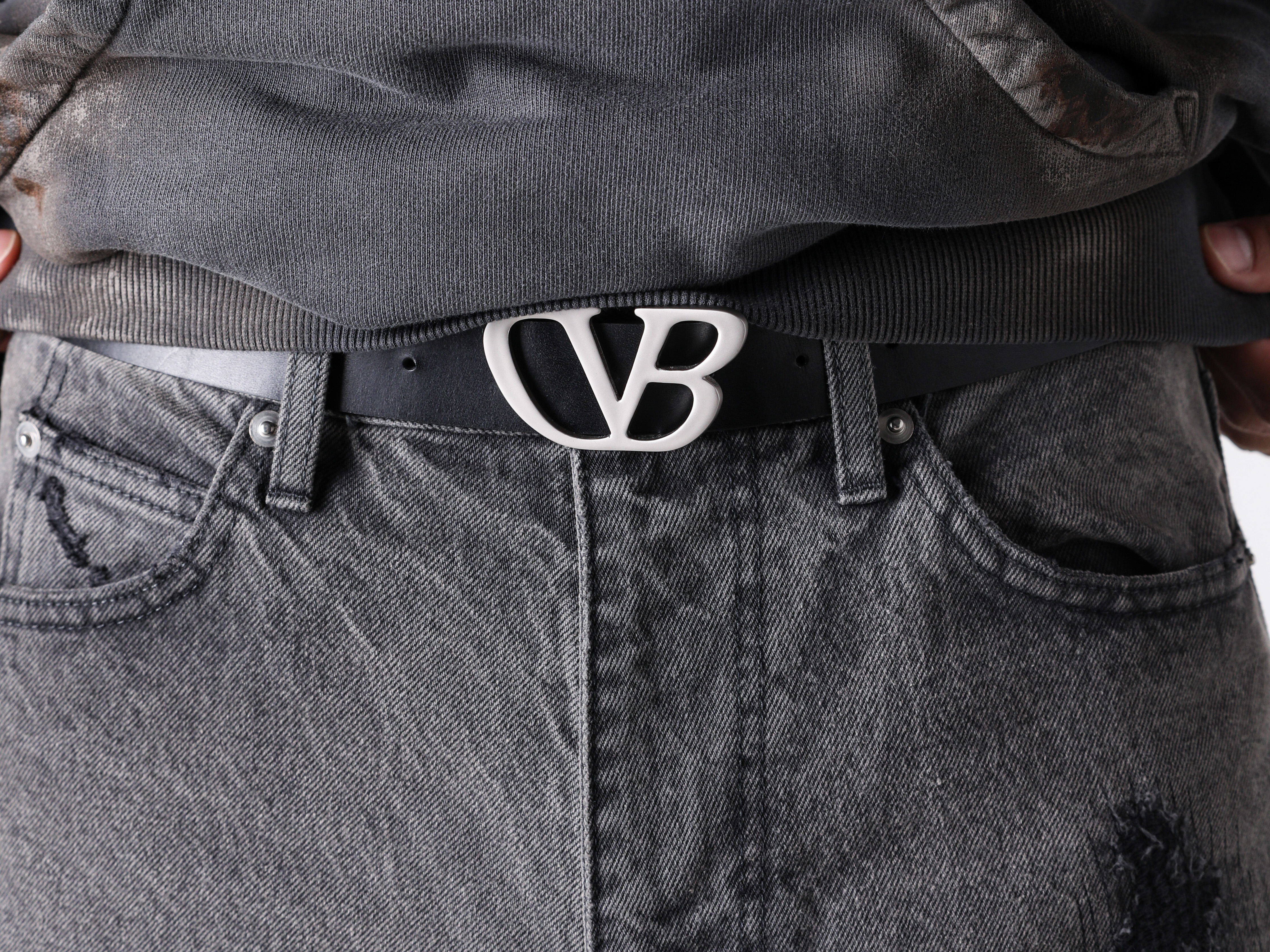 Image evoking the aging of doublet leather