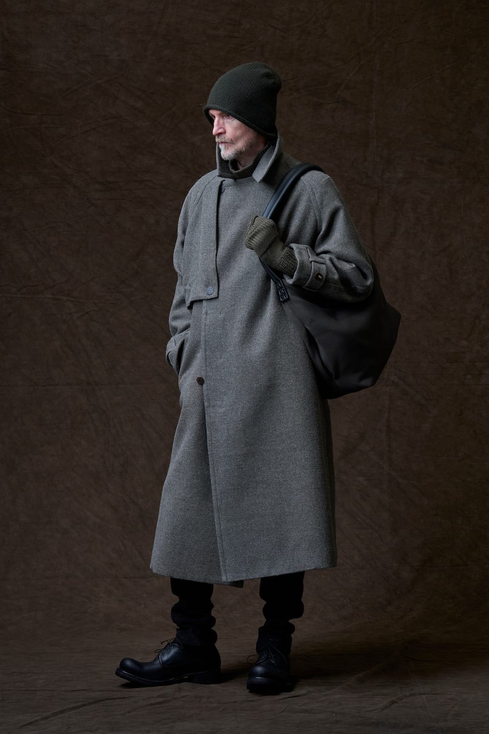 DEVOA 26-27AW ショルダーバッグ：アウターに調和する設計と異なる2
