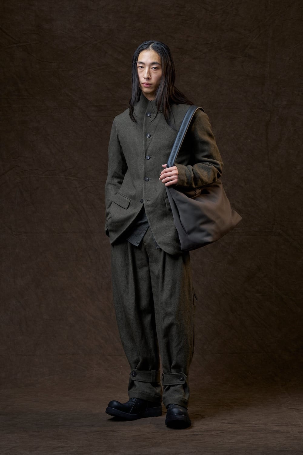 DEVOA 26-27AW ショルダーバッグ：アウターに調和する設計と異なる2