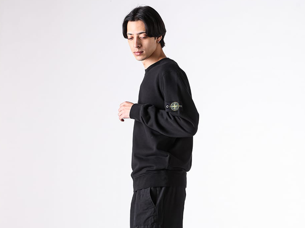 Wearing image of the STONE ISLAND crewneck sweatshirt