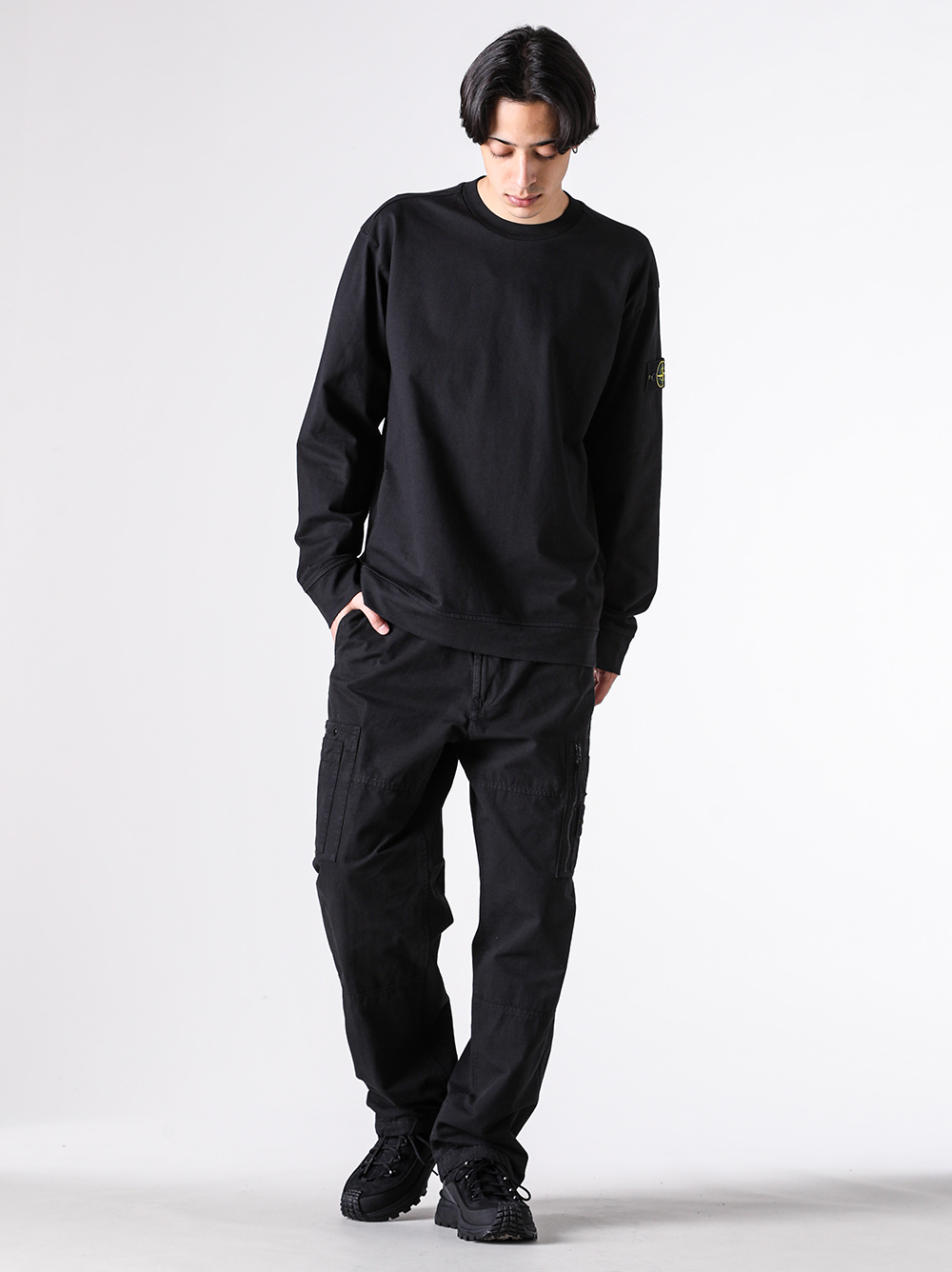 STONE ISLAND ワッペンの刺繍精度と2つボタン構造