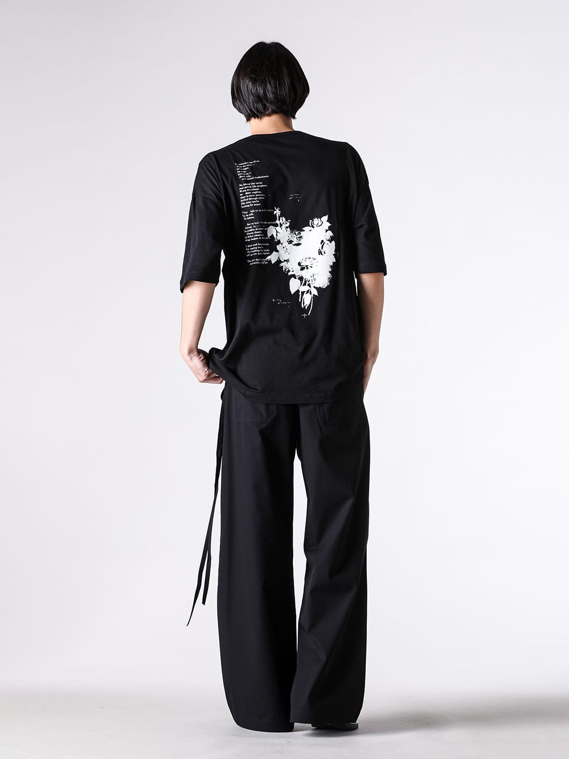 Ann Demeulemeester 26SS新作Tシャツ4型 グラフィックと直線的ドレープ
