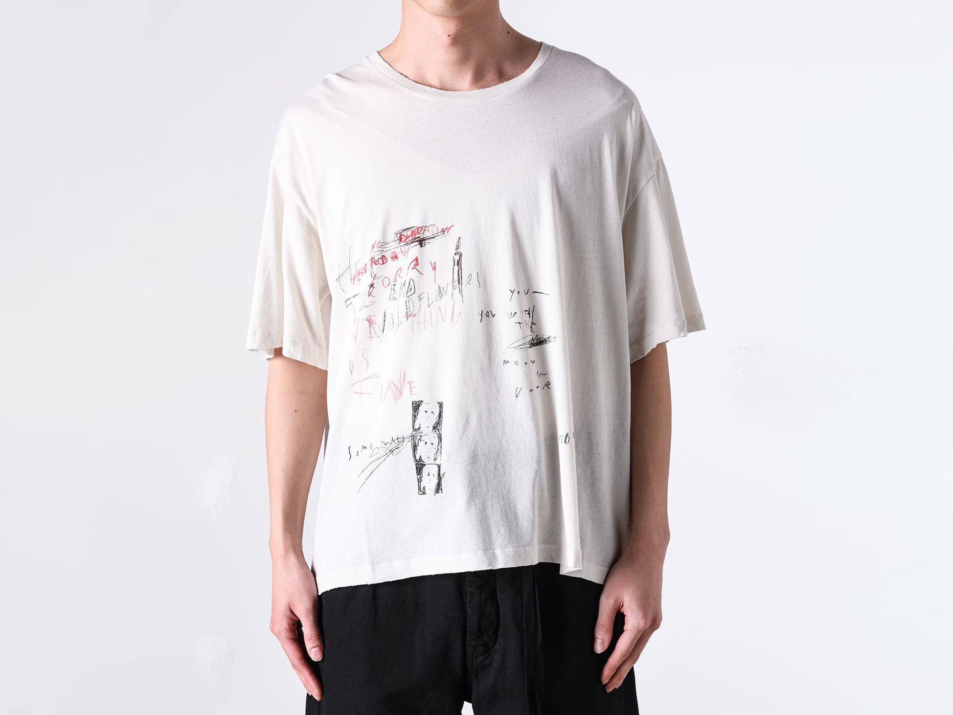 Ann Demeulemeester 26SS新作Tシャツ4型 グラフィックと直線的ドレープ