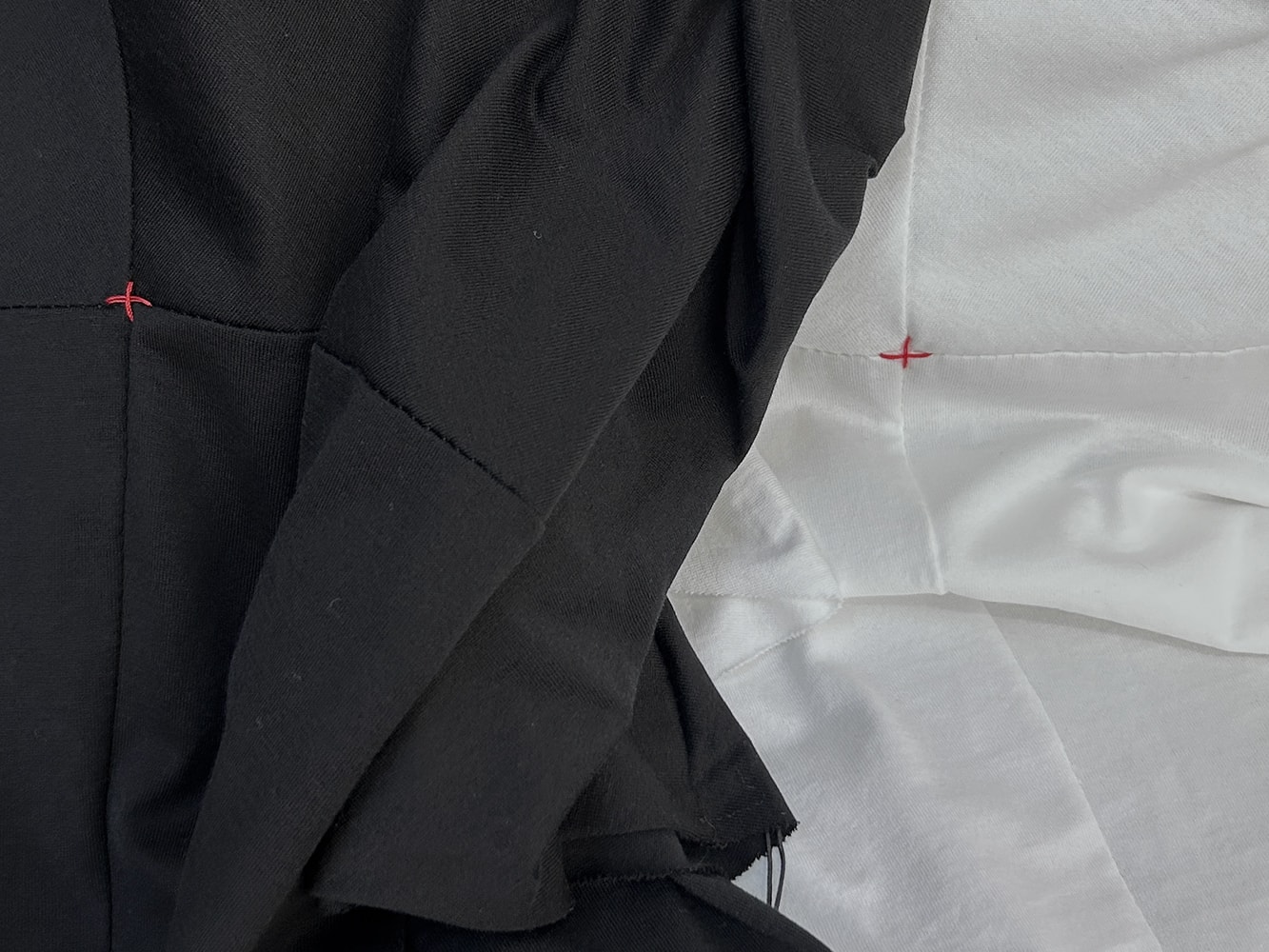 エムエークロスロングスリーブtシャツブラックアルチザン 【公式通販】