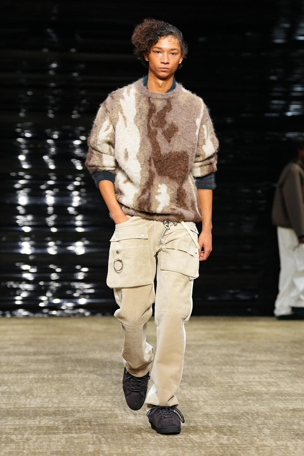kolor 2026 Autumn/Winter runway look pairing a brown-based brushed knit with beige cargo pants