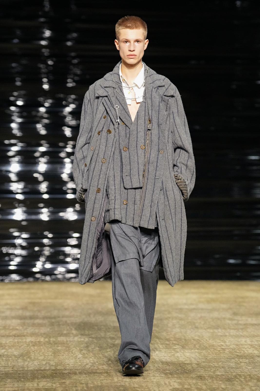 kolor 2026 Autumn/Winter 'The Waves' runway look layering a gray striped milled coat