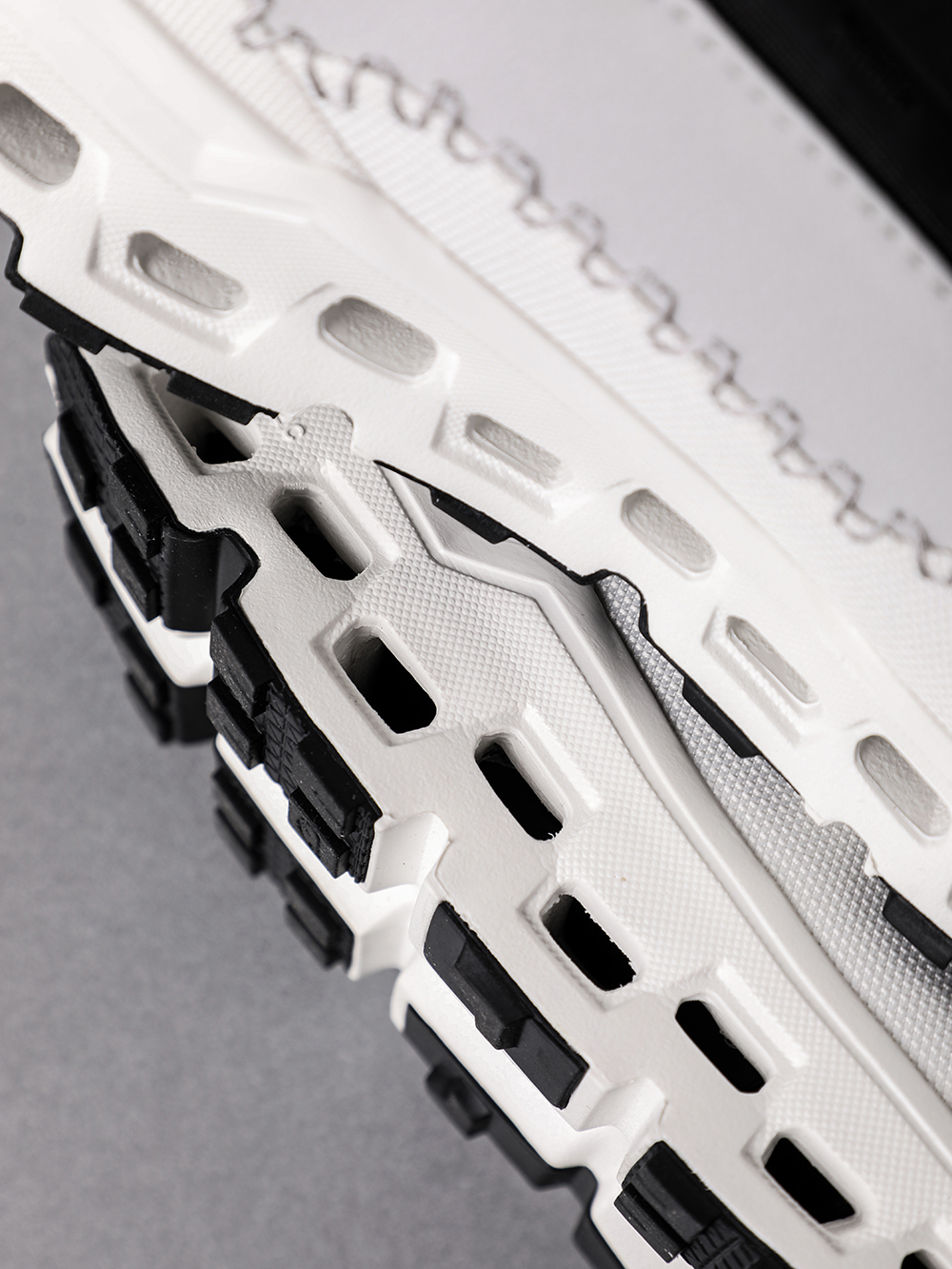 タフな路面を掴むMissiongrip™アウトソール