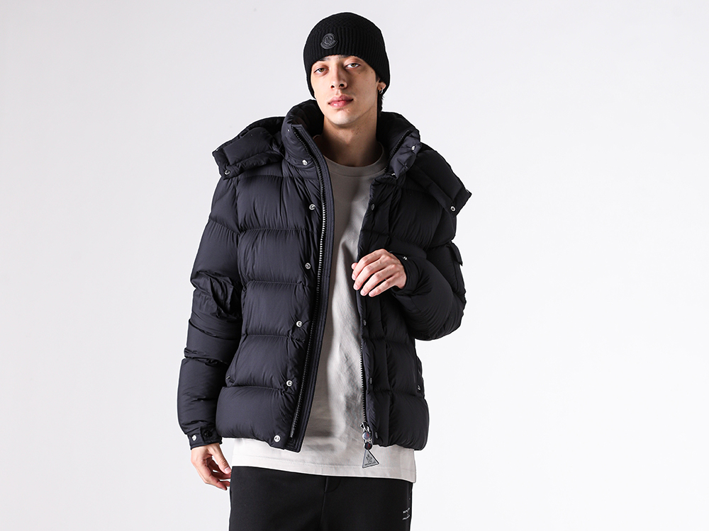 View showing the worn silhouette and fit proportions of the MONCLER MAYA 70