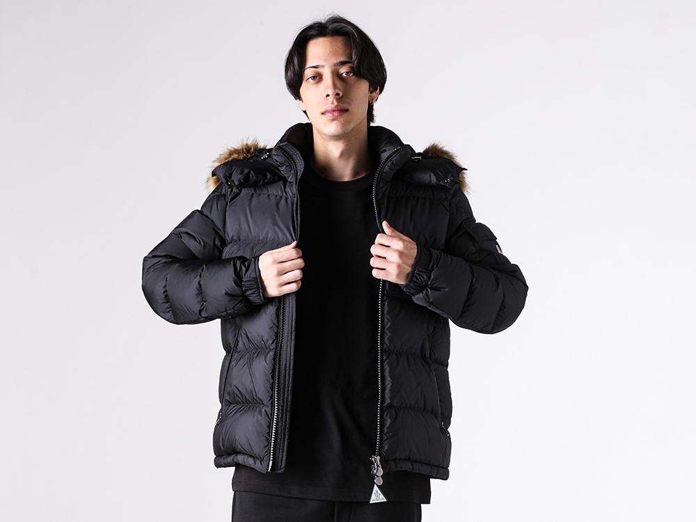 Full silhouette view demonstrating the modern profile of the MONCLER MAYAF