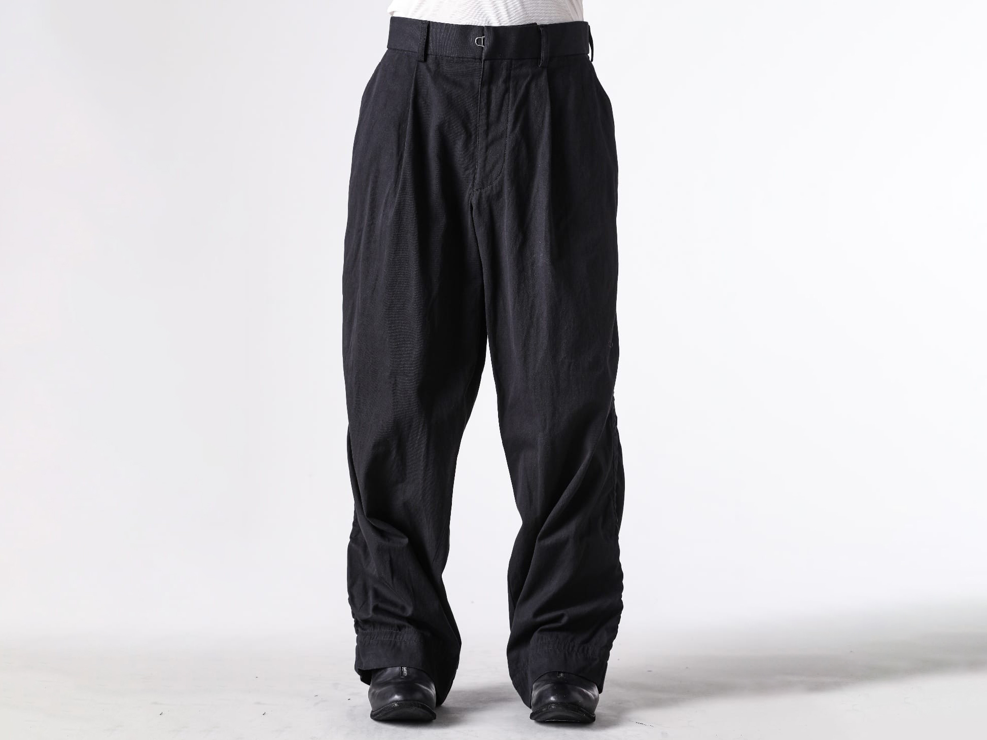 kolor(カラー) 26AW パッカリングパンツの構造美とサイズ感・着用