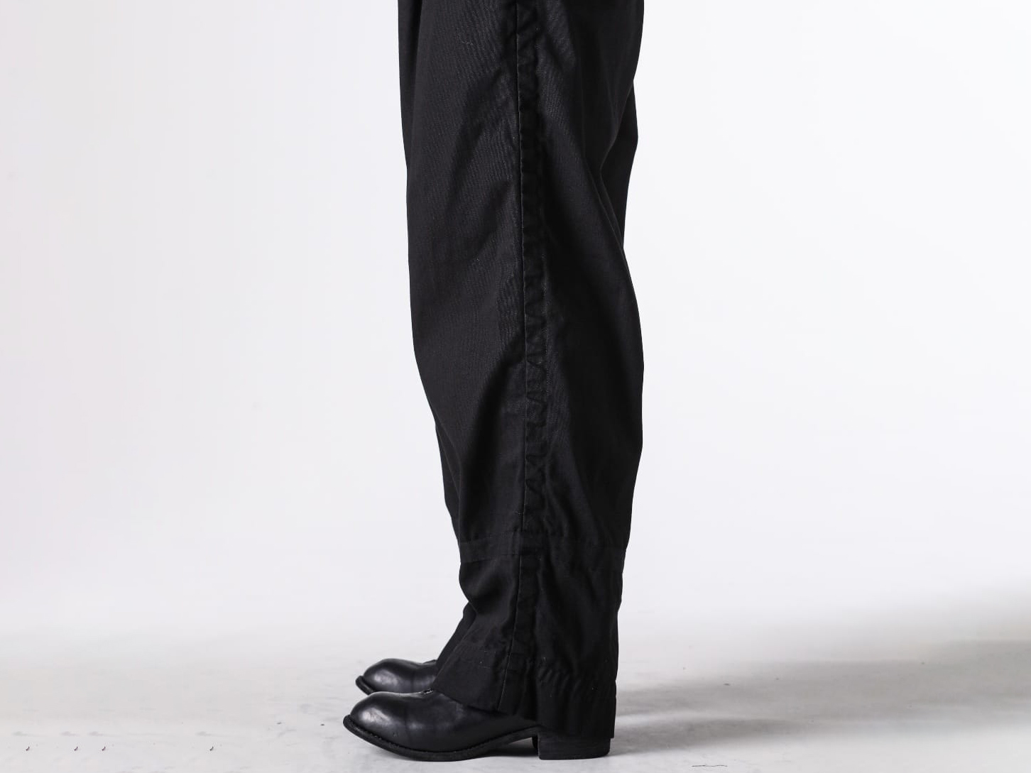 kolor(カラー) 26AW パッカリングパンツの構造美とサイズ感・着用