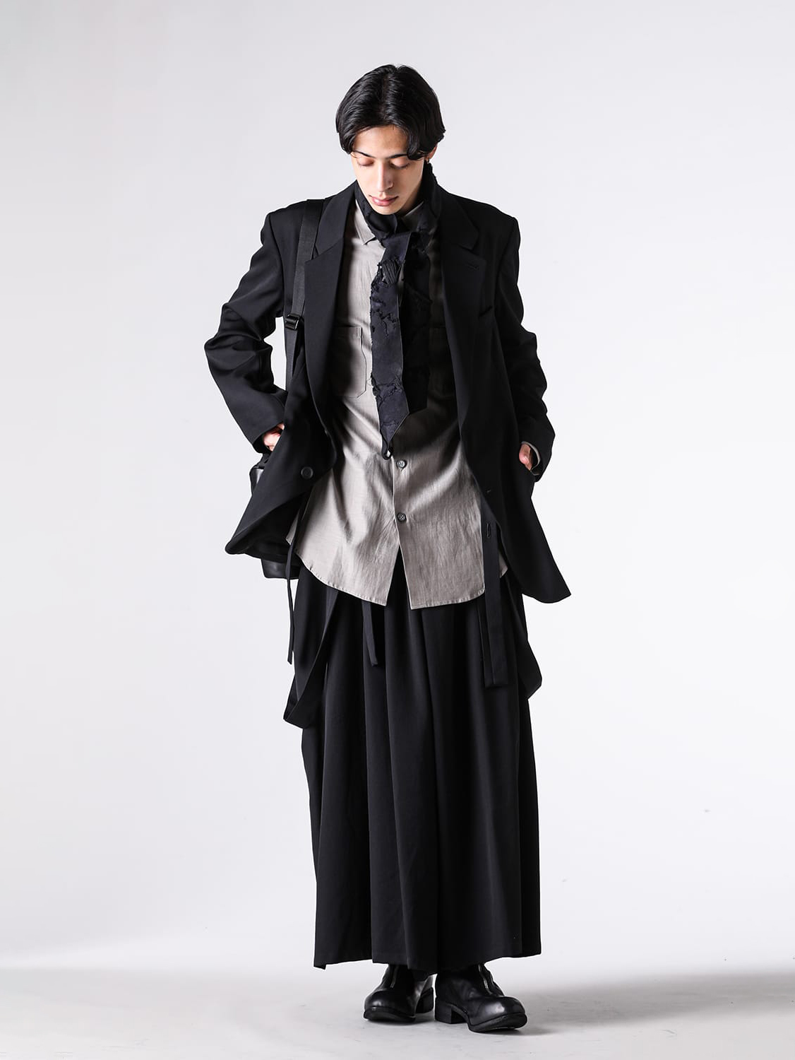 Yohji Yamamoto POUR HOMME 股ねじれパンツとサスペンダーパンツの魅力