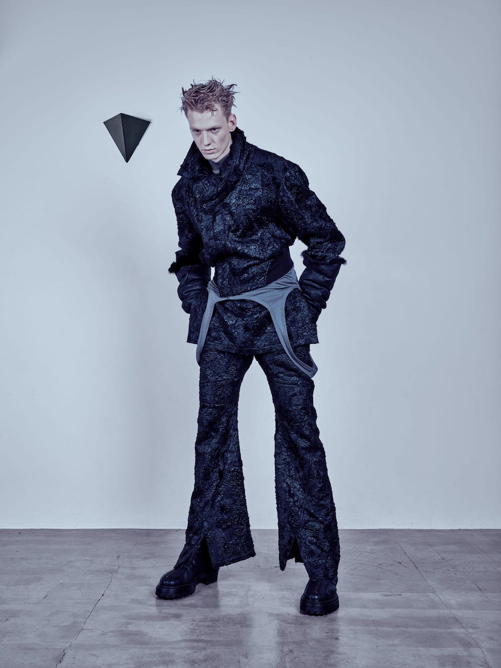 シーズン紹介] JULIUS 26-27AW「[VALIS;]」：構造と不安定性から