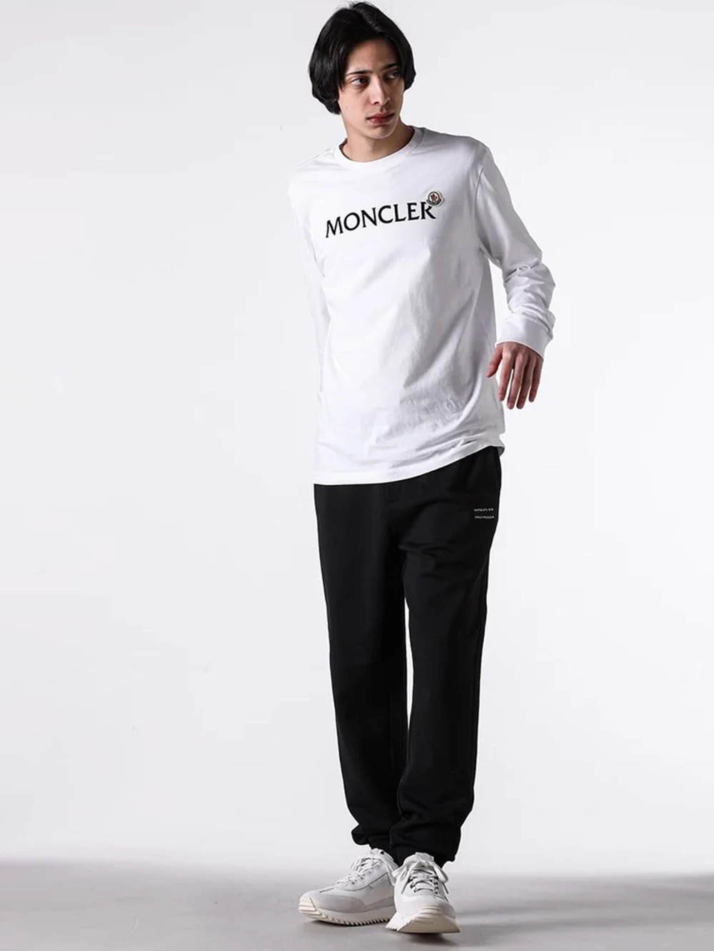モンクレール 長袖Tシャツ6選｜品番別の違い・素材・ロゴ・着こなし