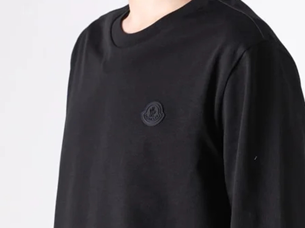 モンクレール 長袖Tシャツ6選｜品番別の違い・素材・ロゴ・着こなし