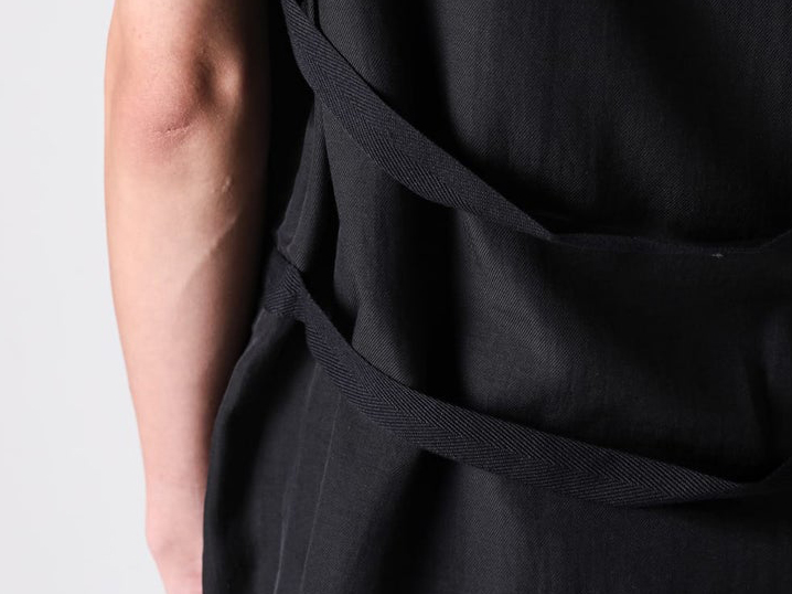 Ann Demeulemeester を象徴するアイテム JUIKKO CLASSIC WAISTCOAT の