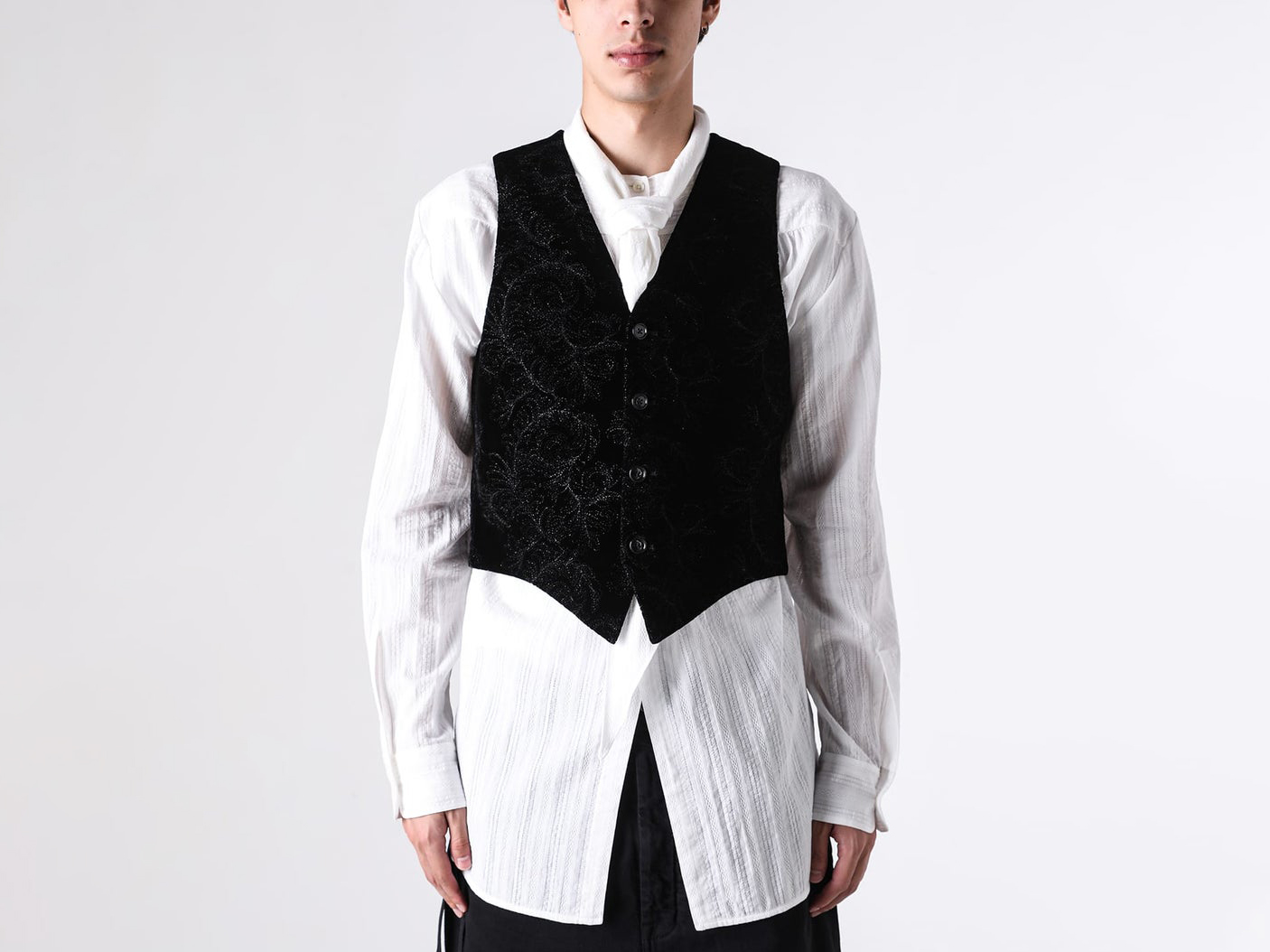 Ann Demeulemeester を象徴するアイテム JUIKKO CLASSIC WAISTCOAT の