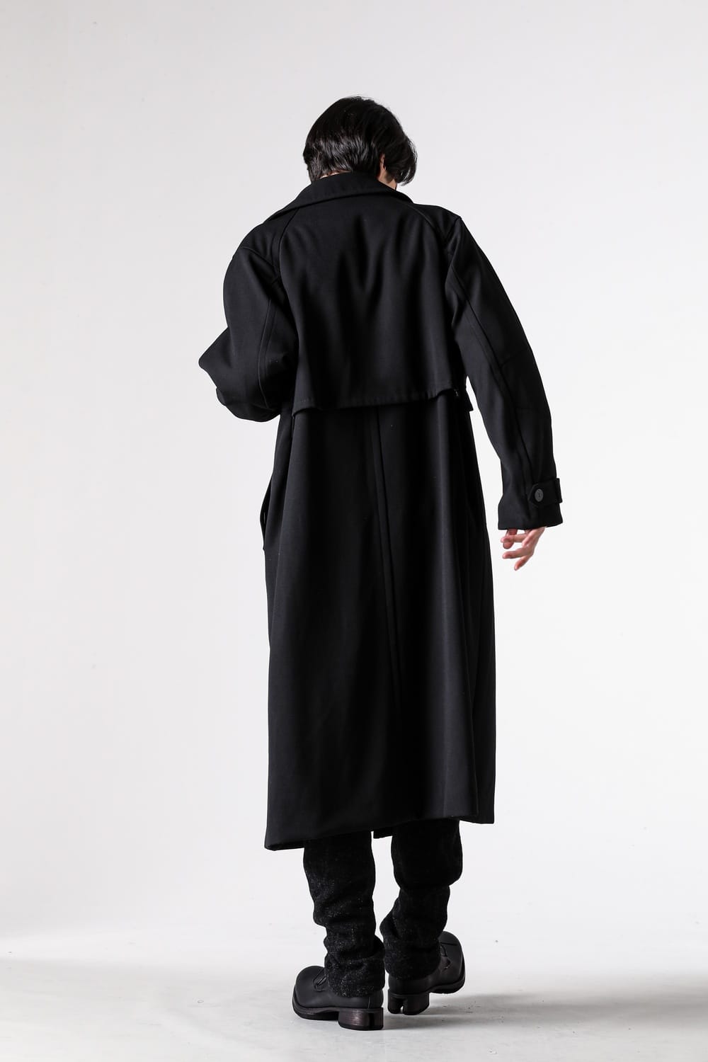 DEVOA 26FWのコート2型｜重厚な黒と軽やかなオリーブ -FASCINATE