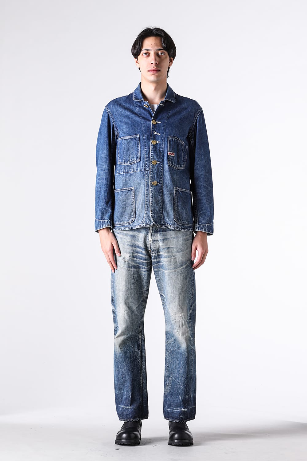 20's Jeansにデニムカバーオールを閉じて合わせた全身