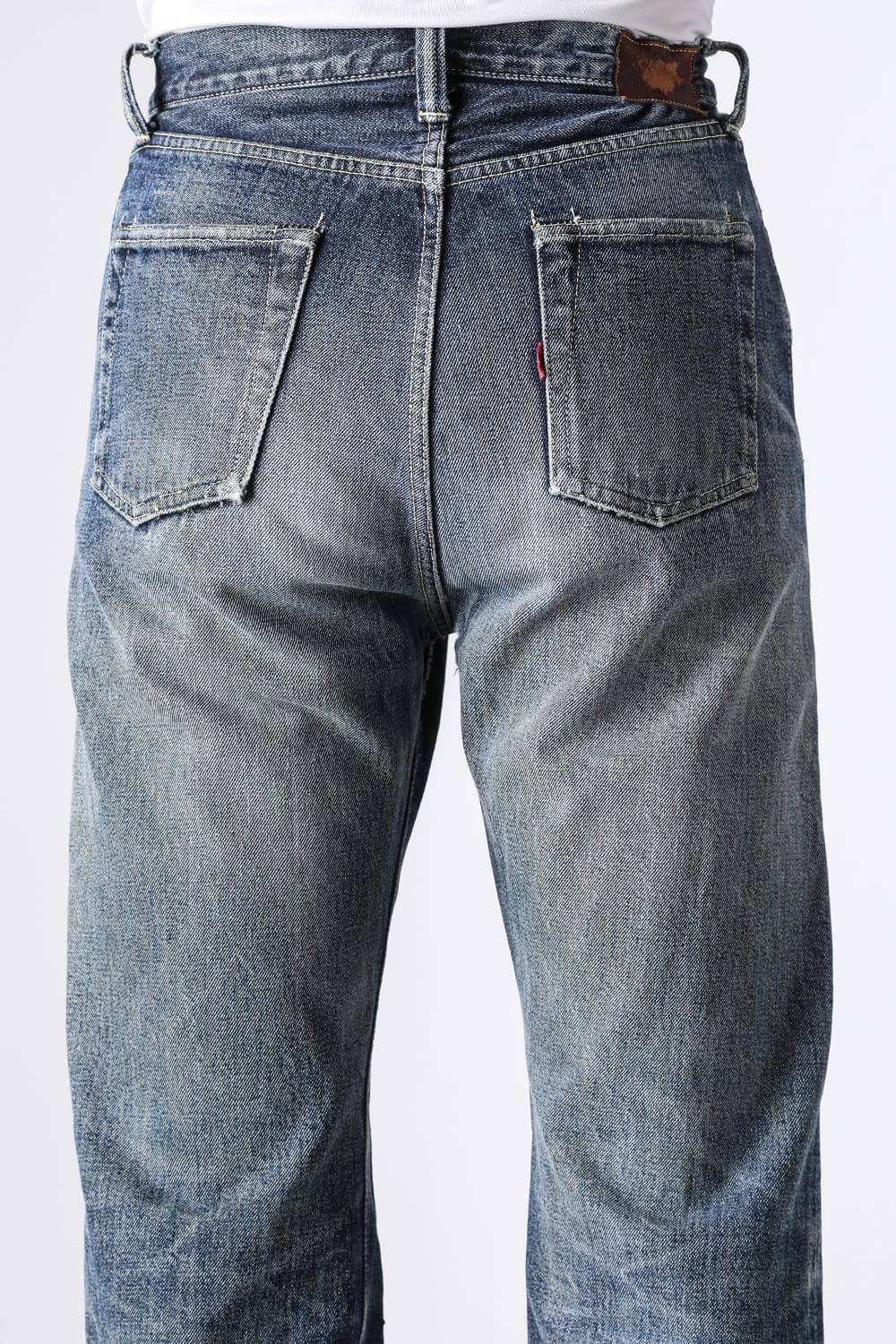 TCB S40's Jeansの左右の後ろポケットと革パッチ