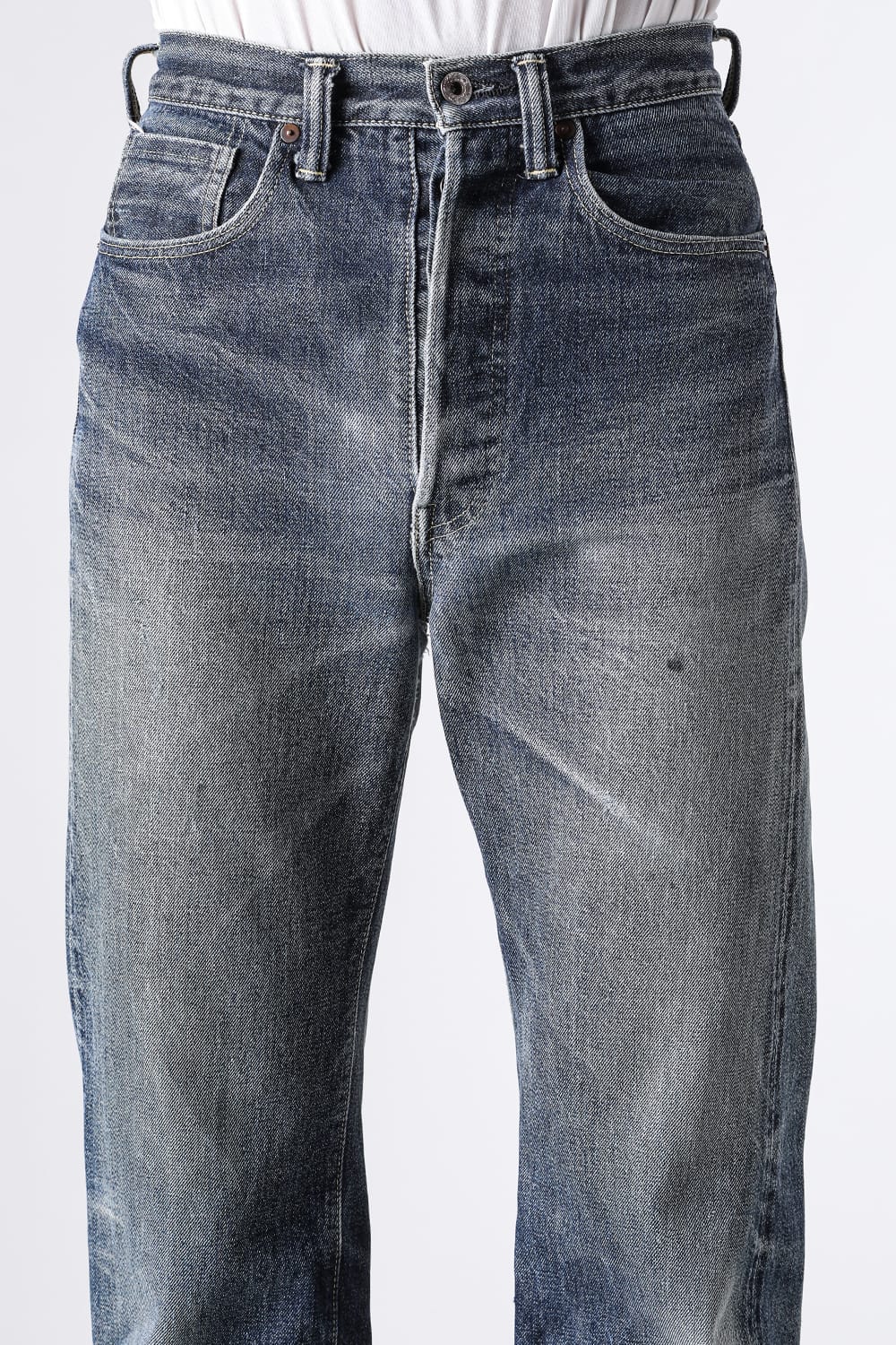 経年したTCB S40's Jeansの正面の腰と深い前股上