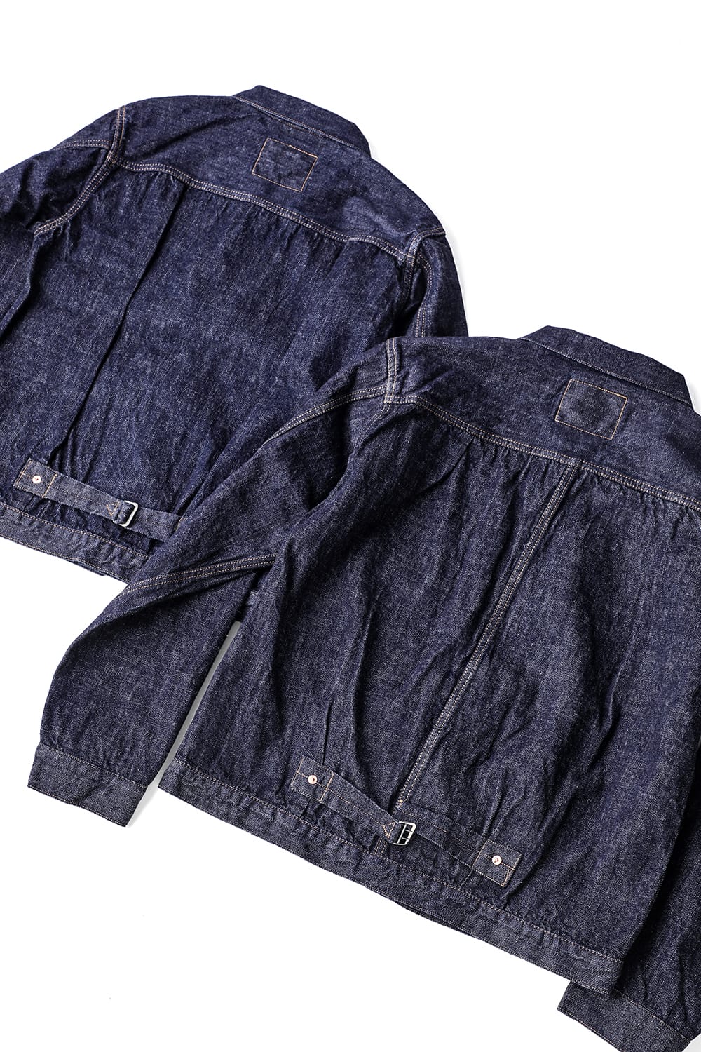20's Jacketの接ぎのない背面とTバックの背面を並べた写真