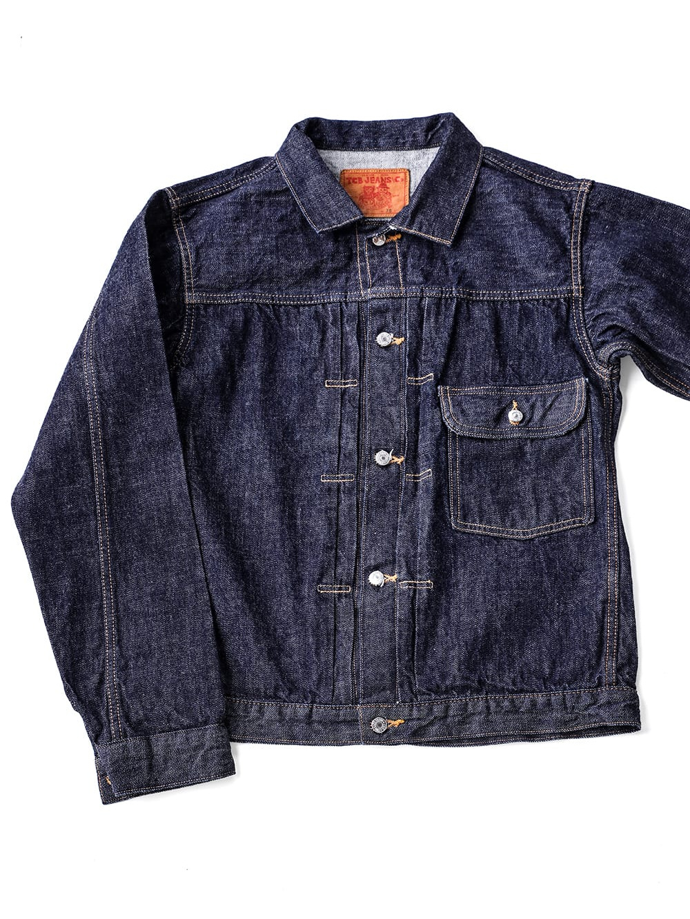 比較対象の20's Jacket。四角く横へ開く襟、丸いフラップ、小さいボタン