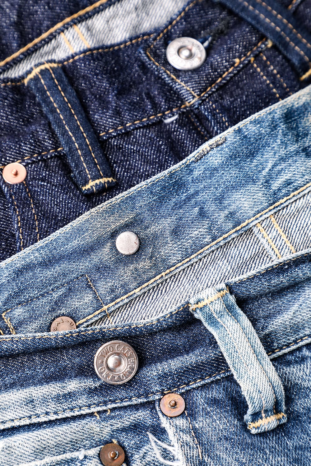 20's Jeansの濃い個体と経年個体の前腰、別布ループとサスペンダーボタン