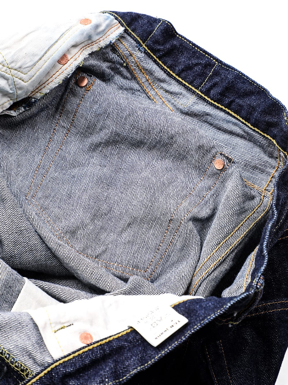 Baggy50sジーンズの腰帯と鋲、白い袋布を内側から見た接写