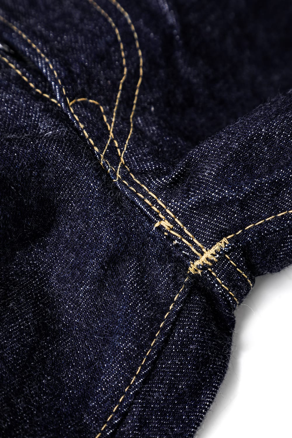 TCB Late S40's Jeansの小股付近で交差する縫い線と縫い止め