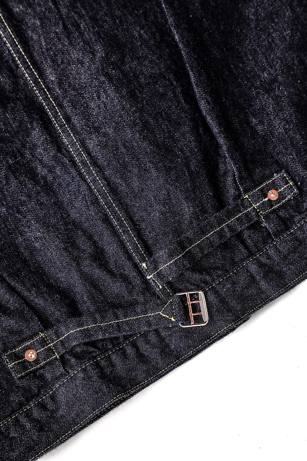 New S40's Jacketの長方形に近いシンチストラップと尾錠