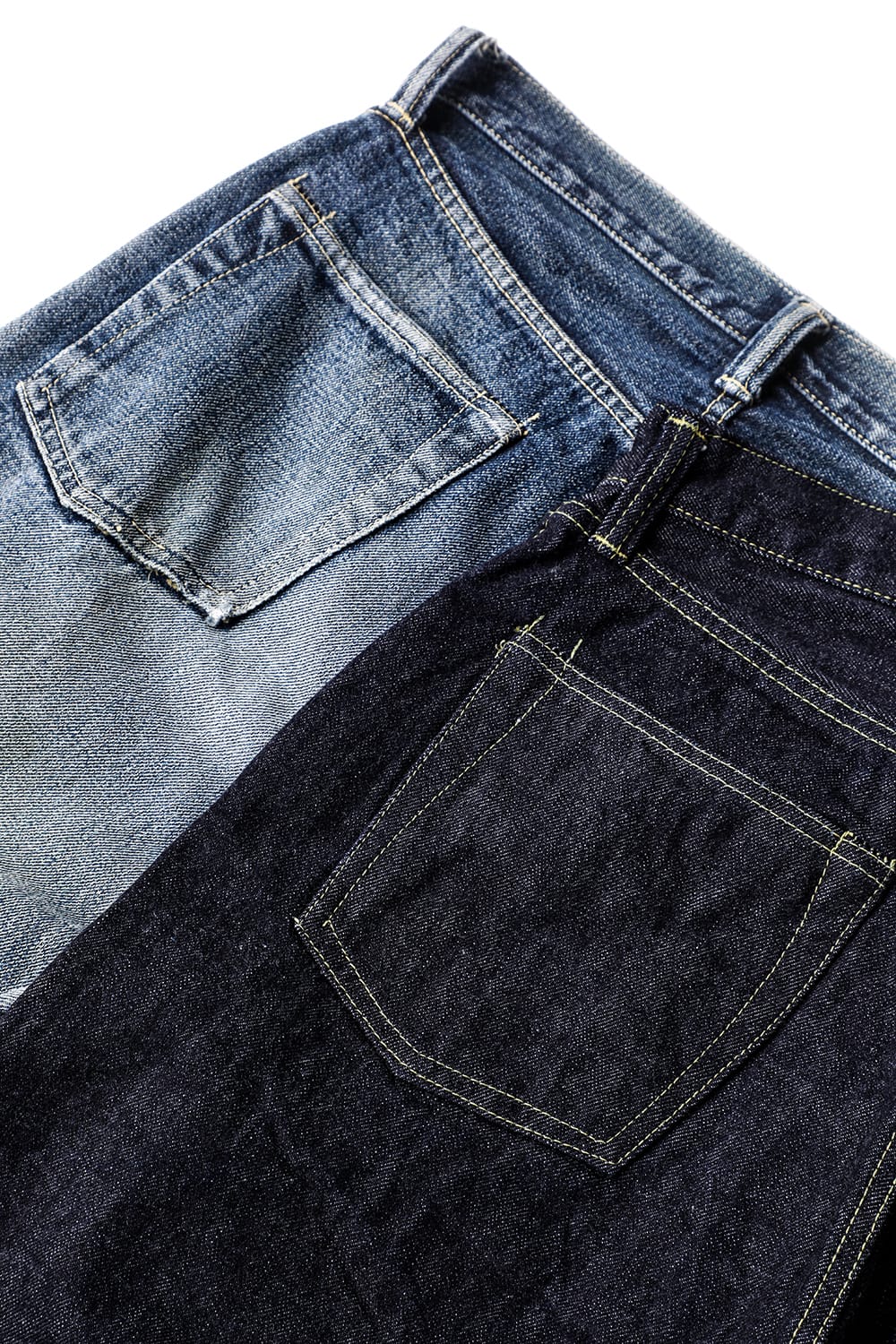 濃色と色落ちしたTCB S40's Jeansの後ろポケットを並べた細部