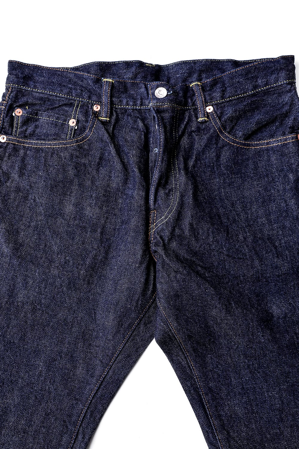Slim 50s Tの濃紺の腰帯、ボタンフライと前股