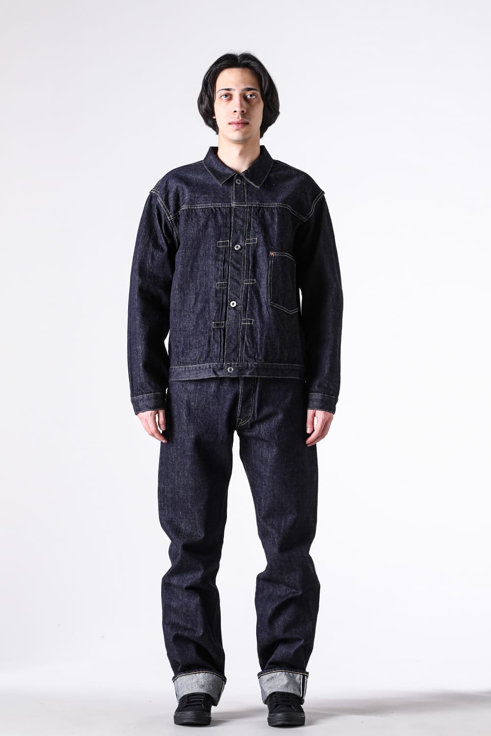 Late S40's Jeansと同シリーズのジャケットを合わせた正面の全身