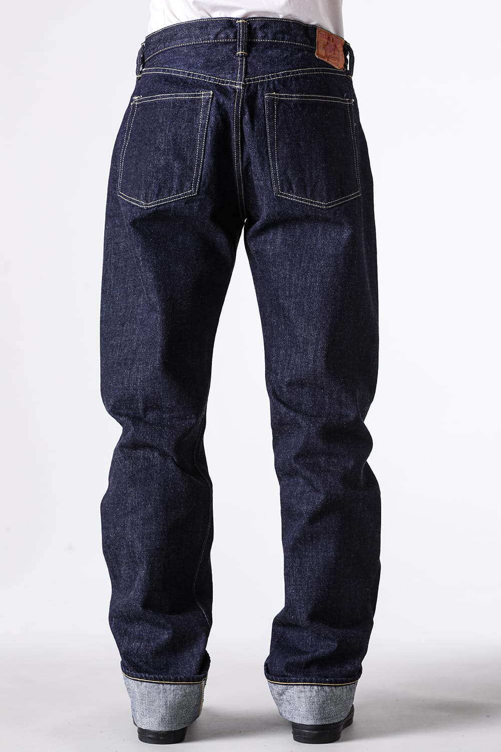 TCB Late S40's Jeansの新品着用を後ろから見た腰と脚の形