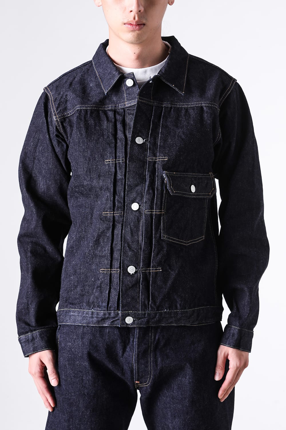 TCB 30's Jacketの前を閉じた正面の着用姿