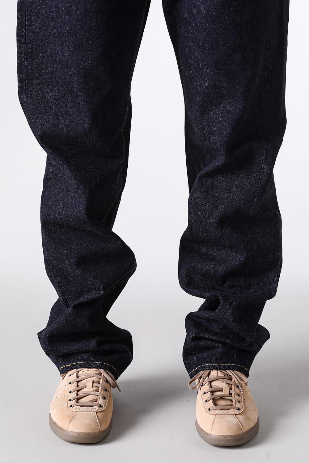 30's Jeans Cの膝から裾の正面、靴にたまる生地