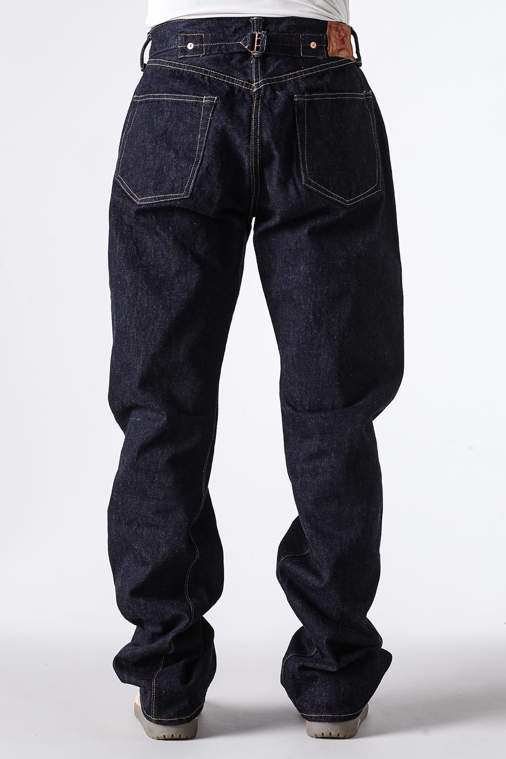 30's Jeans Cの後ろ姿と、露出したリベットのない後ろポケット