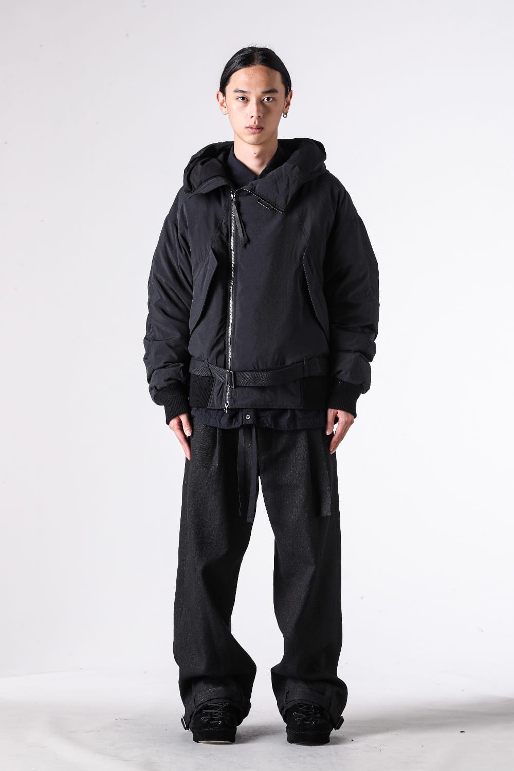 THE VIRIDI-ANNE 26–27AW フーデッドダウン｜ナイロンシルクの表情と