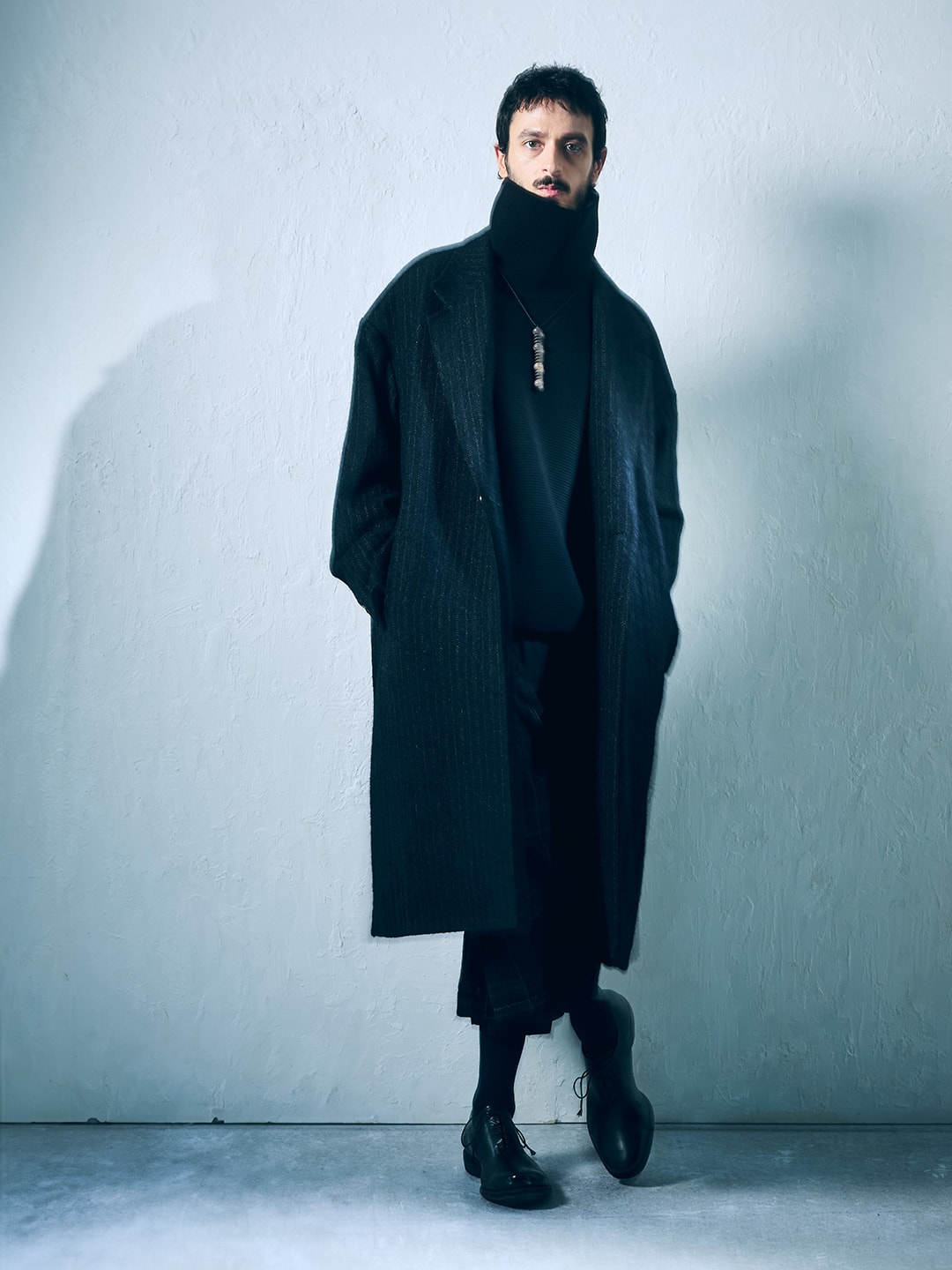 リラックスしたシルエットが特徴的なCROMAGNONのジャケットスタイル