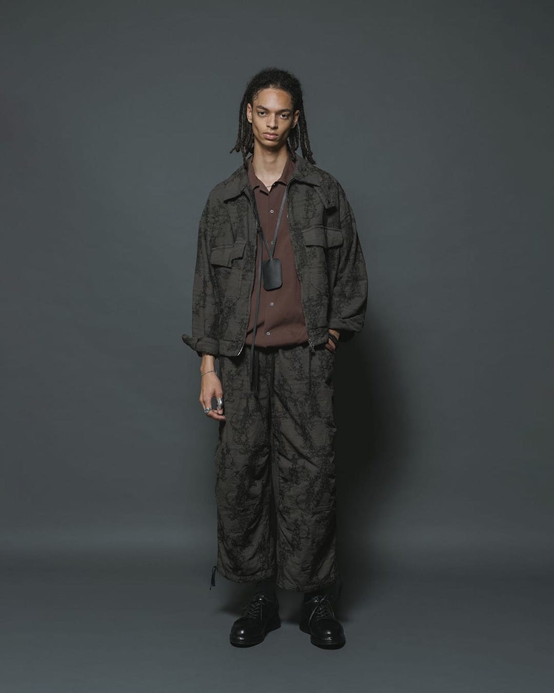 The Viridi-anne 26SS look expressing the raw street vibe of the 2000s