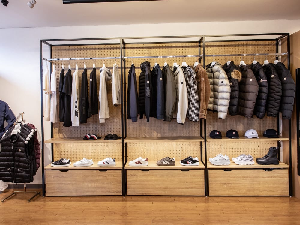 MARUTAMIBOND 釧路 店内の商品ディスプレイ