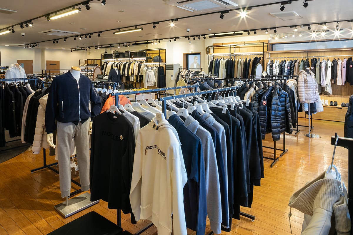 MARUTAMIBOND 釧路 店内のMONCLER（モンクレール）メンズ 展開コーナー