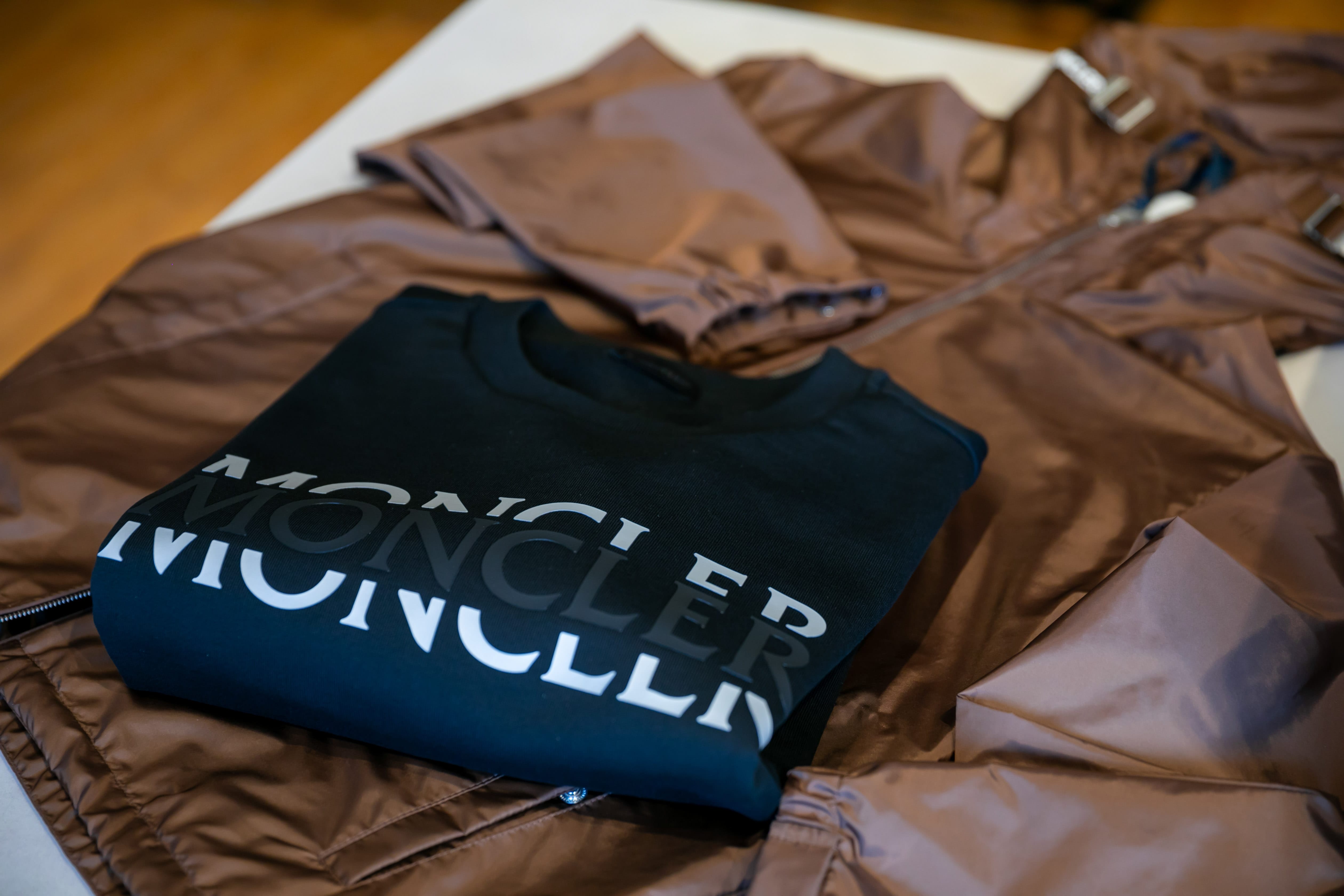 MARUTAMIBOND 釧路 MONCLER（モンクレール）ディスプレイ