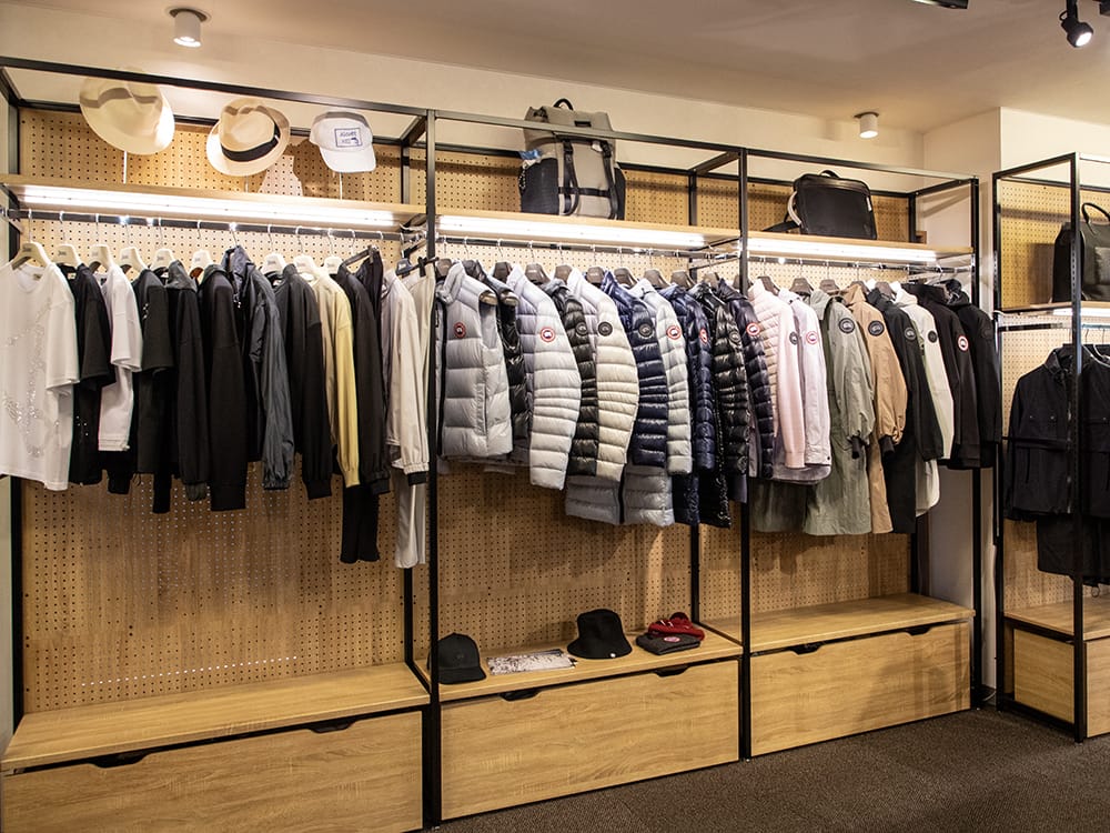 MARUTAMIBOND 釧路 店内のアウター展開