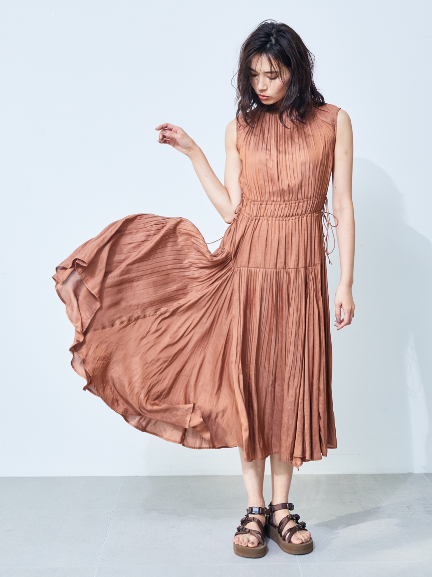 フレイ アイディー(FRAY I.D)のプリーツシャーリングワンピース 膝丈ワンピース