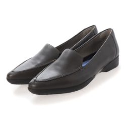 ポインテッドエアフラットモカ ¥14,190 (税込)