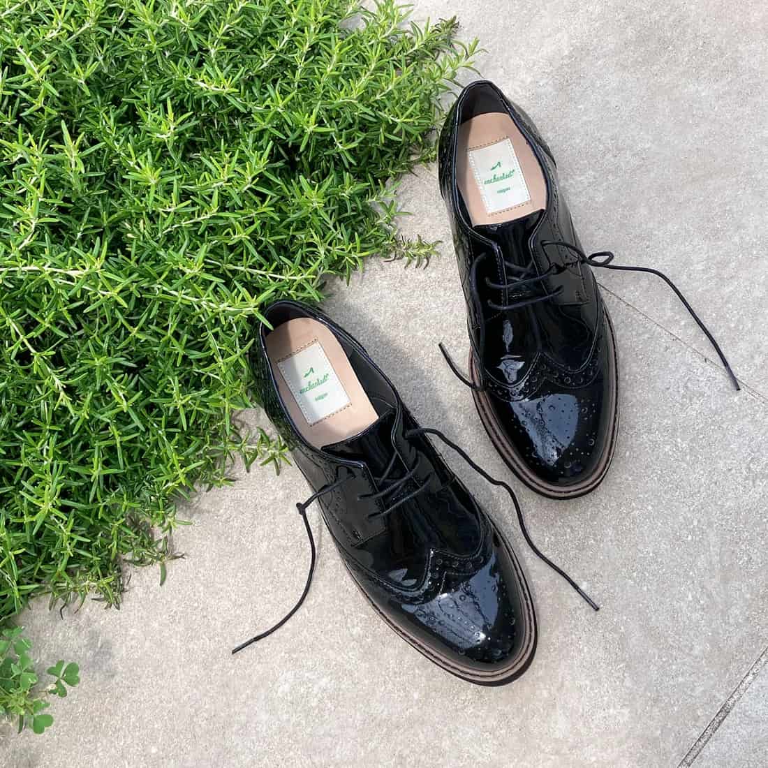 本革ウイングチップレースアップシューズ