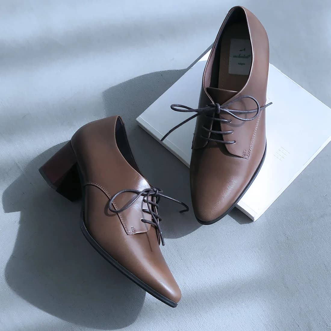 エンチャンテッドenchanted本革ポインテッドレースアップシューズ